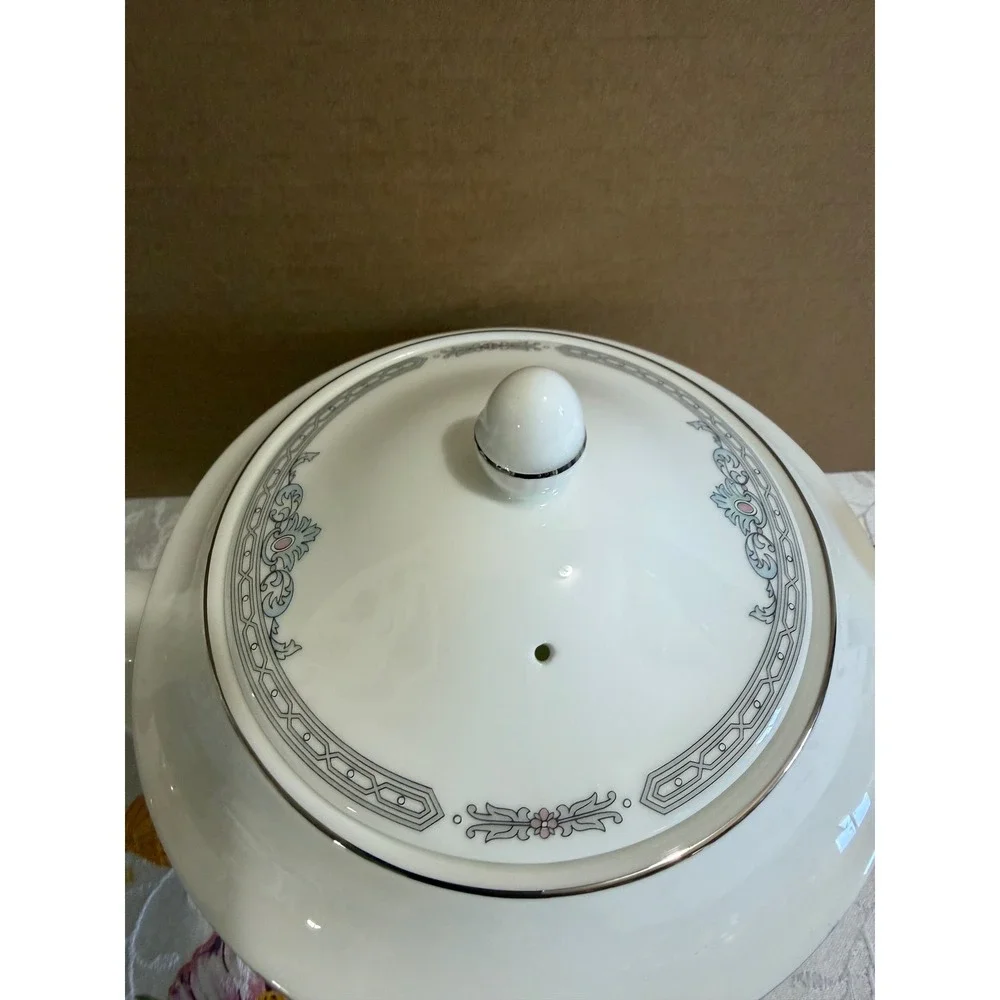 Wedgwood Kingsgate Bone China Teapot R4934U Made in England Victorian White Blue